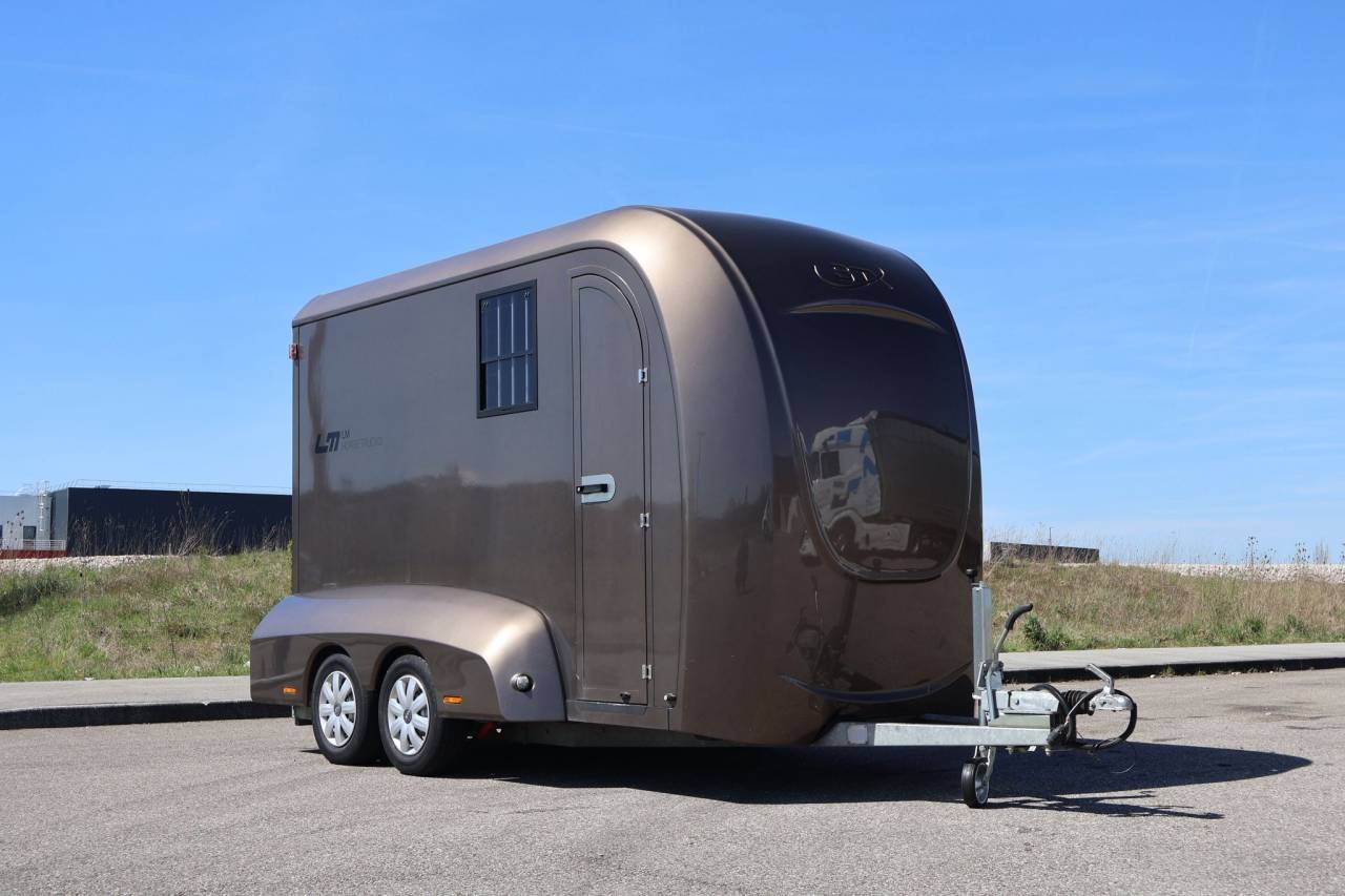 VAN STX EXCLUSIVE TRAILER STALLE 2 CHEVAUX