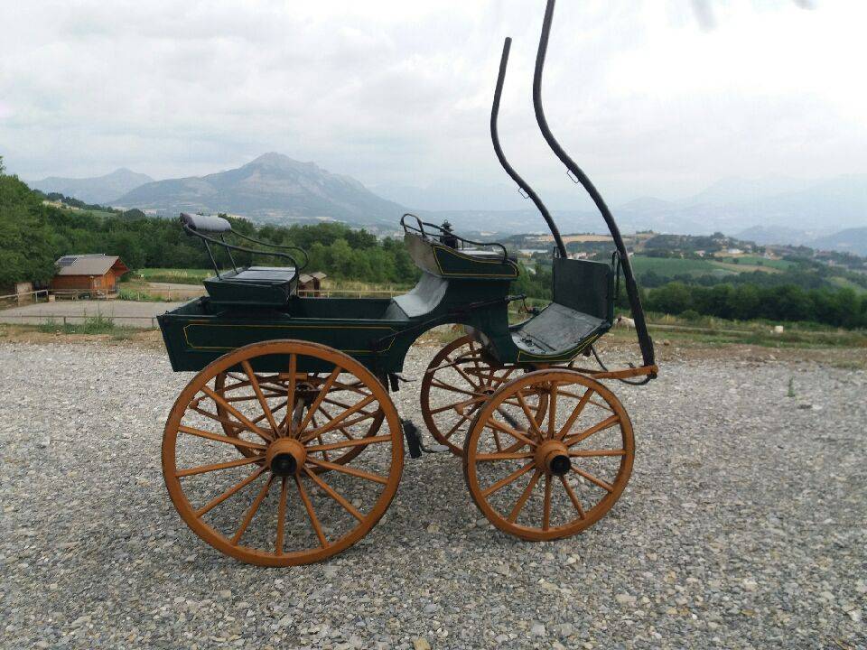 Voiture hippomobile