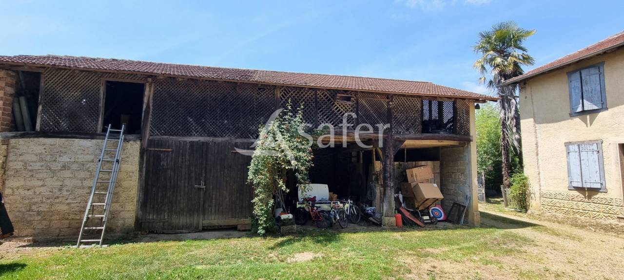 Propri&eacute;t&eacute; d'&eacute;levage avec ancien moulin et 13ha attenants