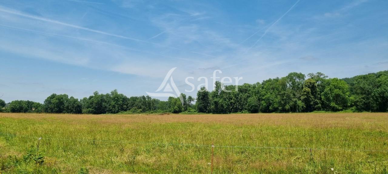 Propri&eacute;t&eacute; d'&eacute;levage avec ancien moulin et 13ha attenants