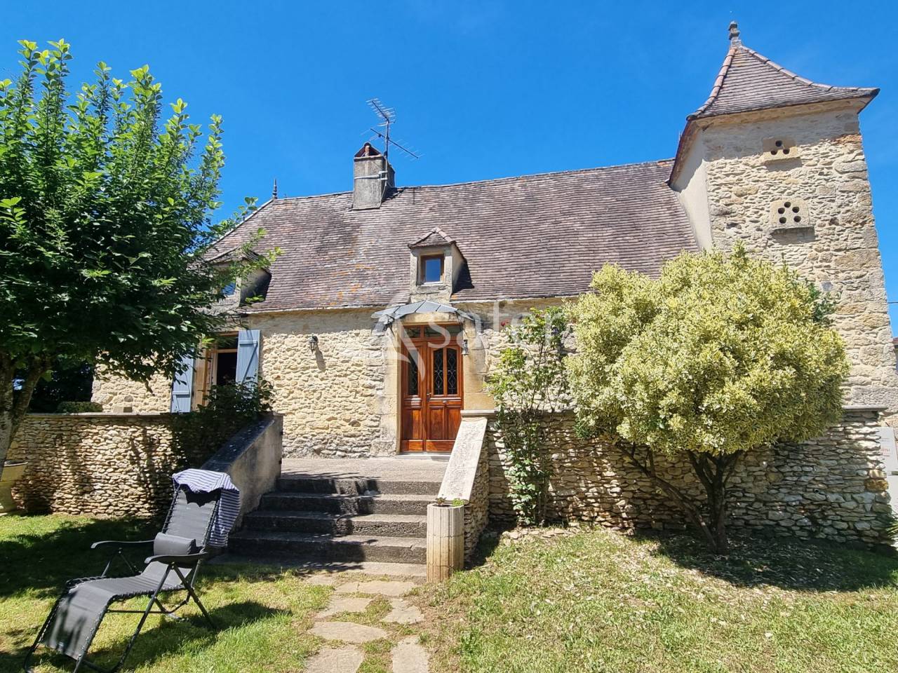 Ancien Corps de ferme sur 11 ha au Nord-Ouest du Lot