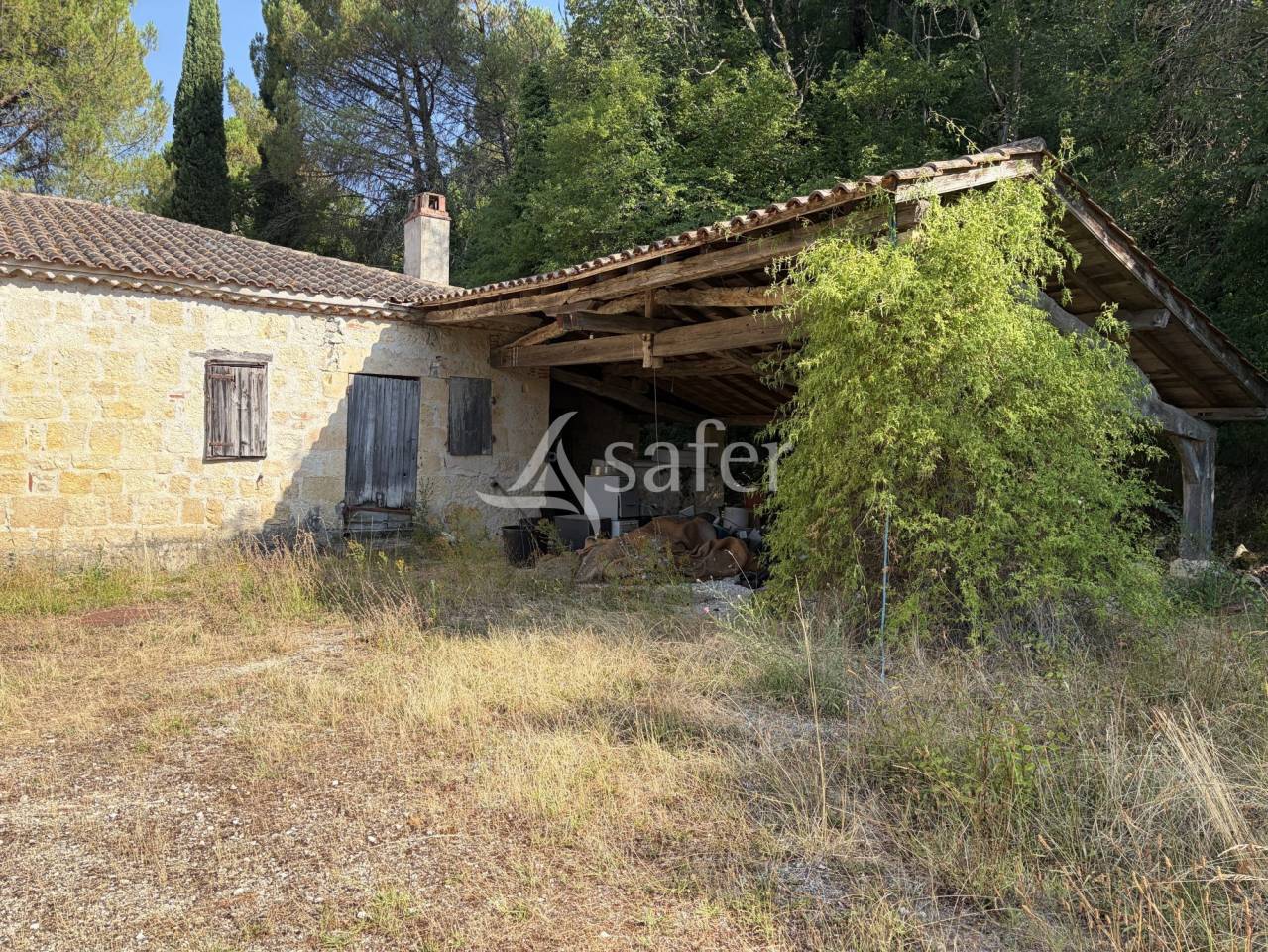 Proche Agen, propri&eacute;t&eacute; agricole au calme sur 32ha