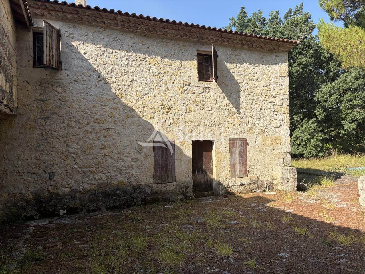 Proche Agen, propri&eacute;t&eacute; agricole au calme sur 32ha