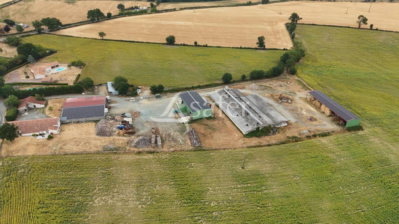 Maison avec b&acirc;timents en Vend&eacute;e