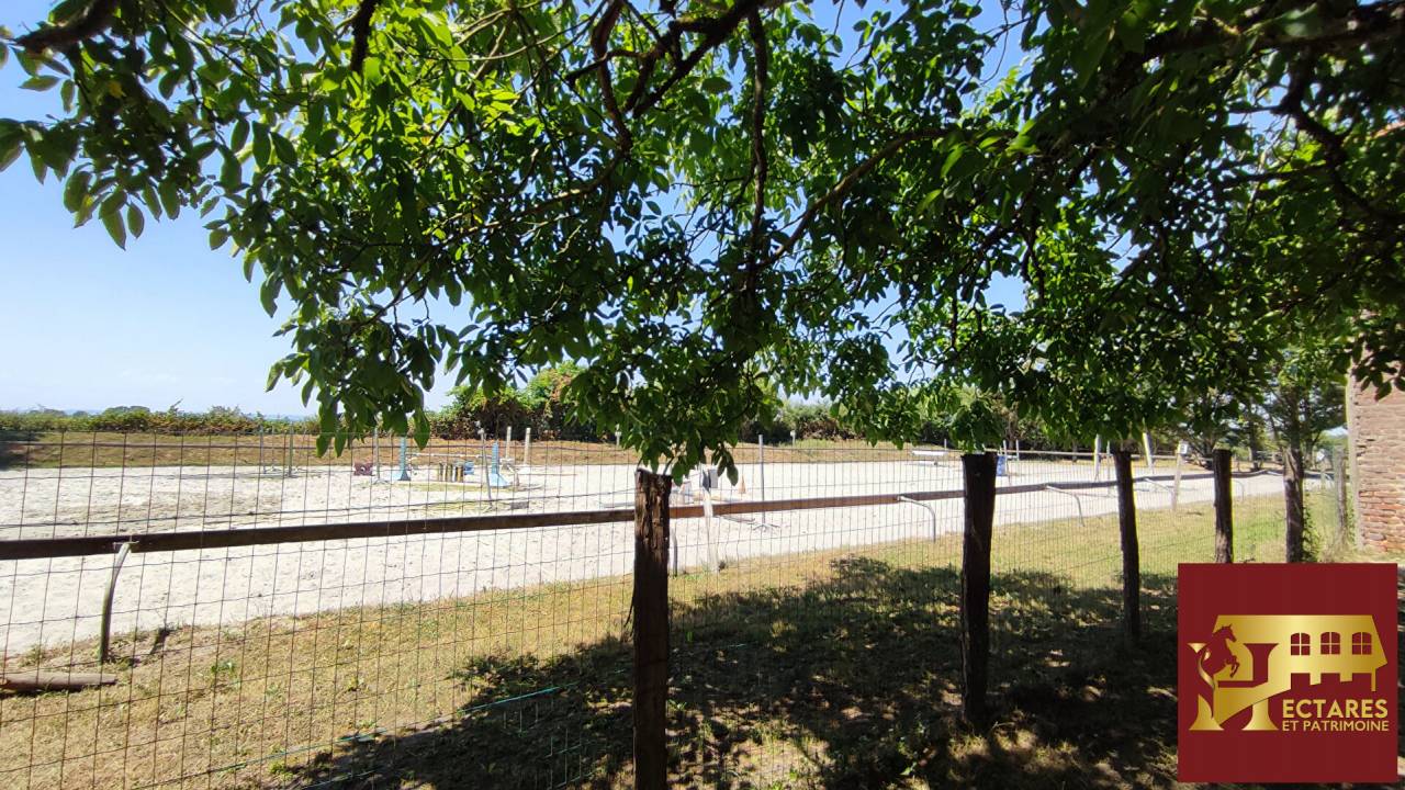 Propri&eacute;t&eacute; &eacute;questre 2,3 hectares