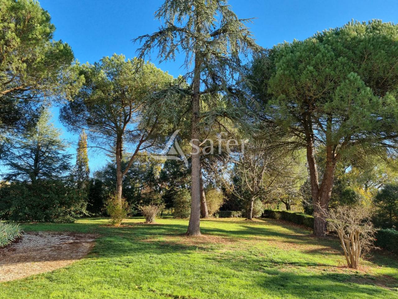 Maison de campagne avec ferme accompagn&eacute;es de terres irrigu&eacute;es
