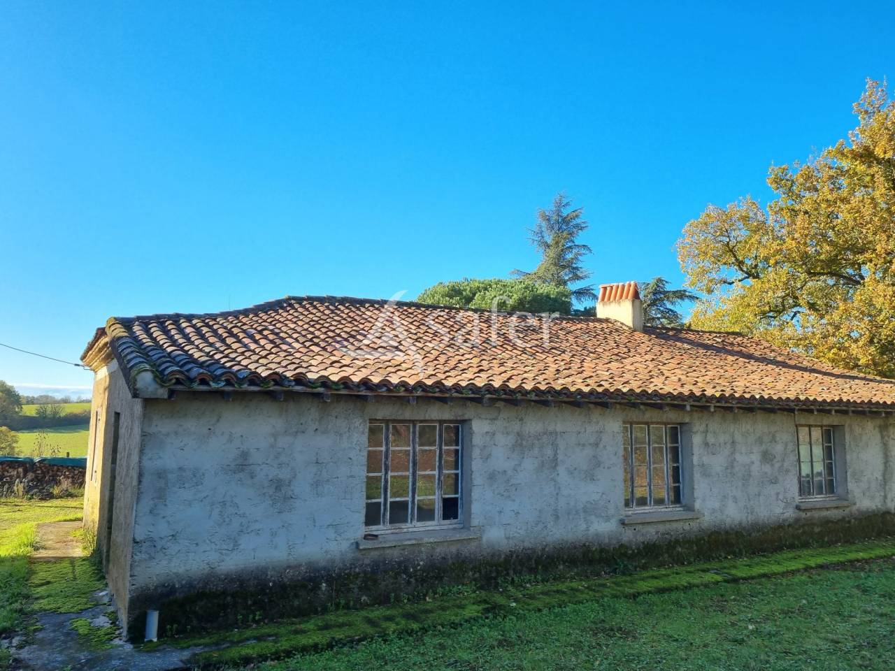 Maison de campagne avec ferme accompagn&eacute;es de terres irrigu&eacute;es