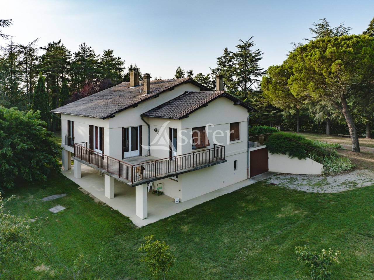 Maison de campagne avec ferme accompagn&eacute;es de terres irrigu&eacute;es