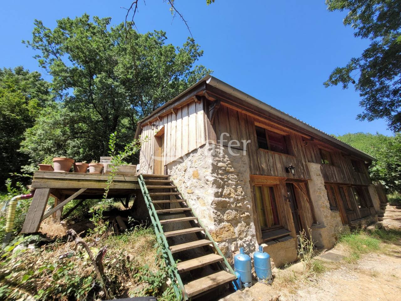 Propri&eacute;t&eacute; rurale de 16 ha avec pr&eacute;s et bois, Marche Pyr&eacute;n&eacute;e