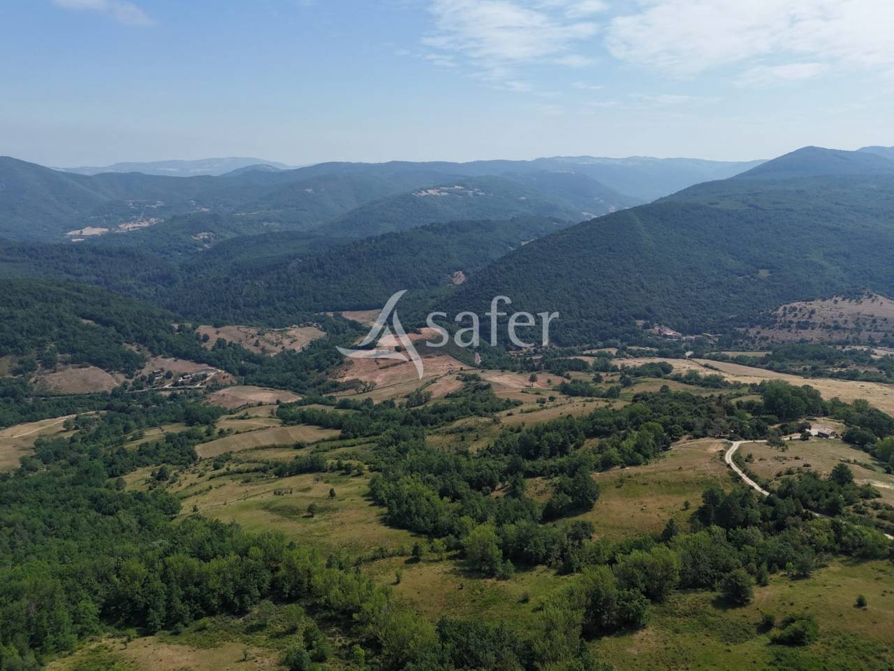 Propri&eacute;t&eacute; rurale de 16 ha avec pr&eacute;s et bois, Marche Pyr&eacute;n&eacute;e