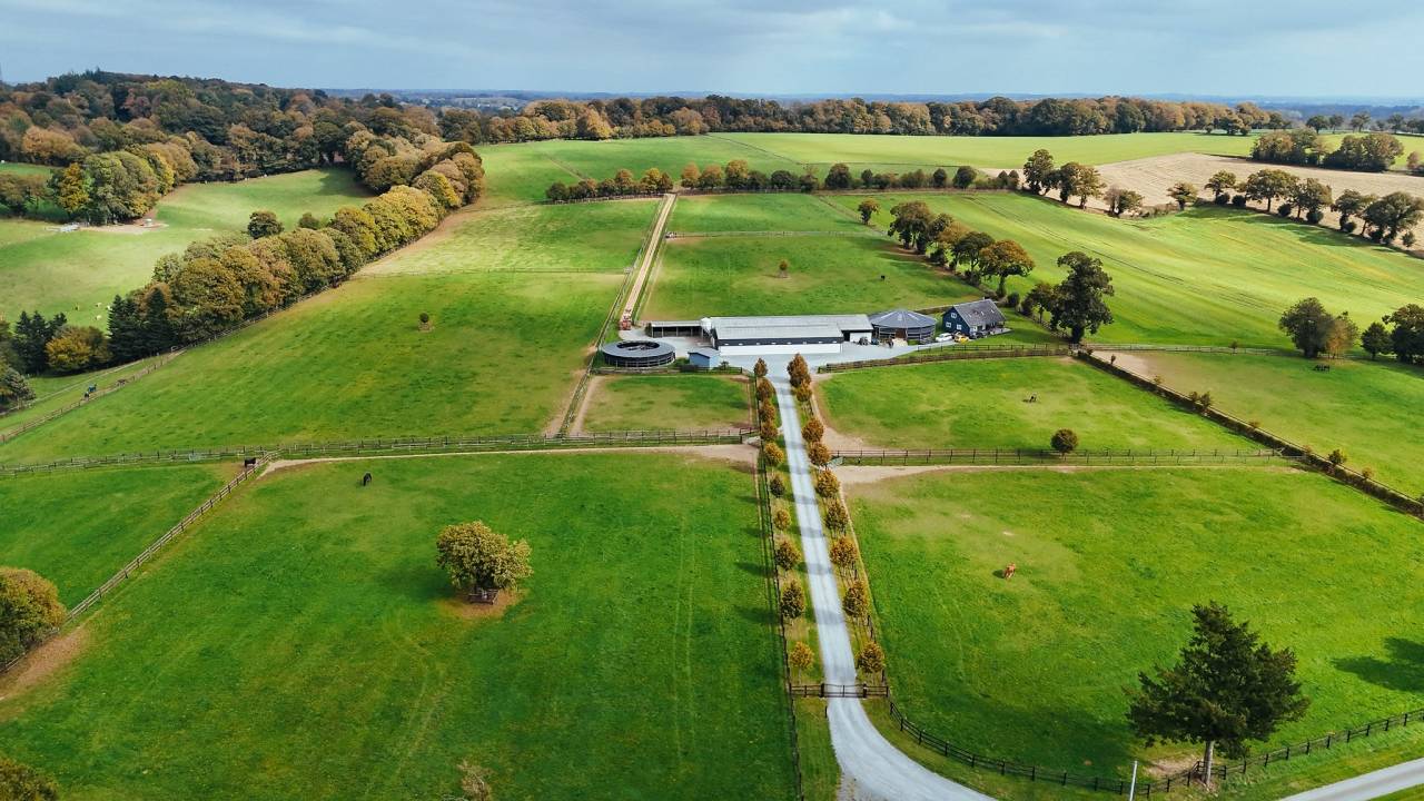 HARAS TR&Egrave;S FONCTIONNEL 45,5 HA