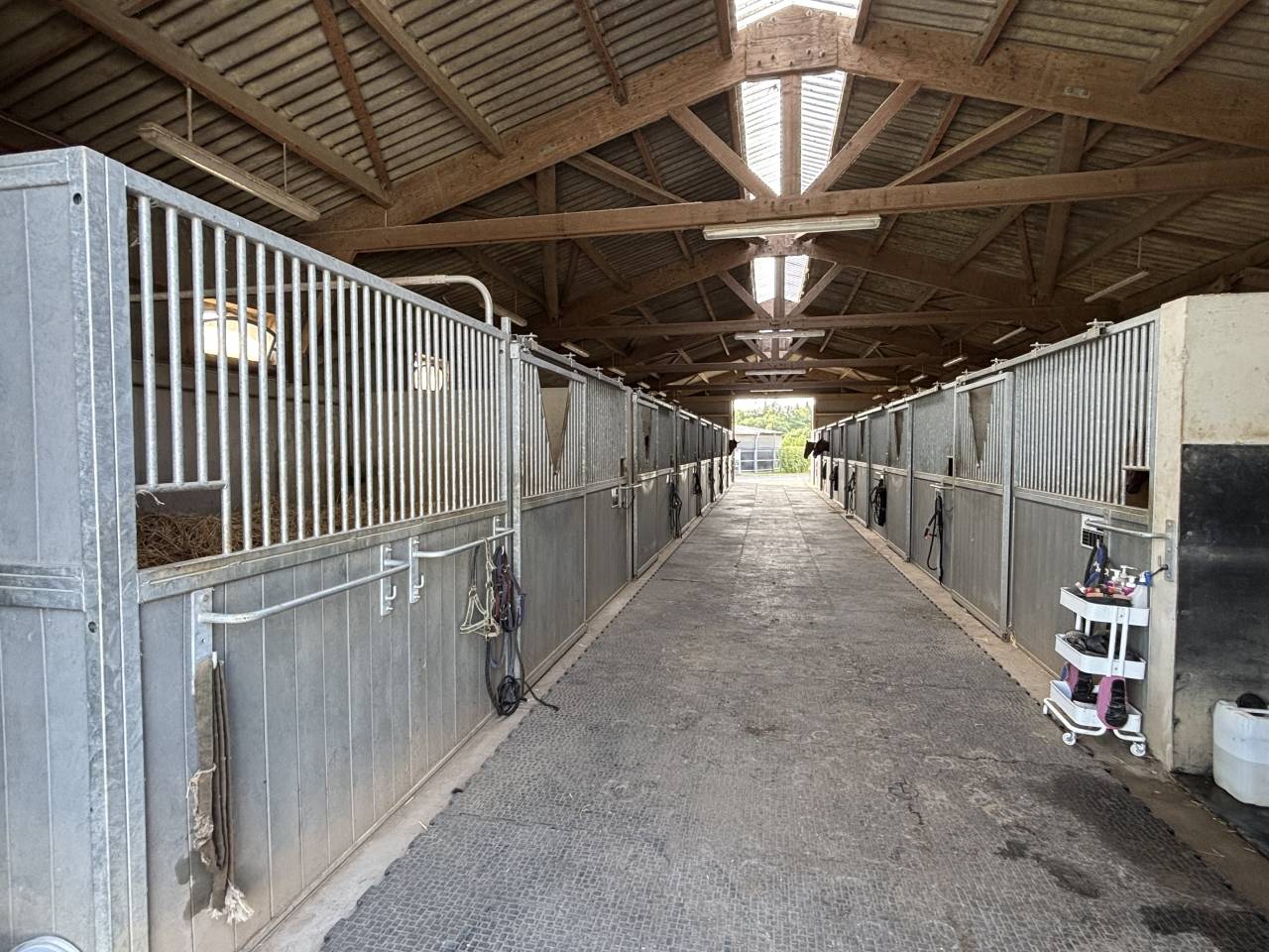 HARAS TR&Egrave;S FONCTIONNEL 45,5 HA