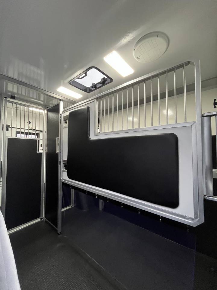 VL STX 2024 3 places cabine 