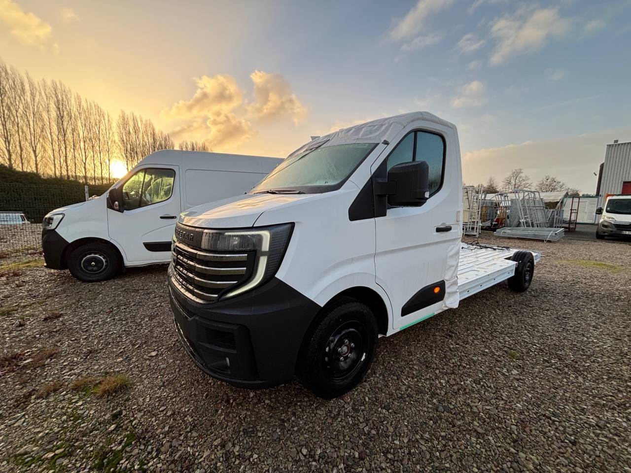 Nissan Interstar L2  150ch 2 chevaux en stalle 