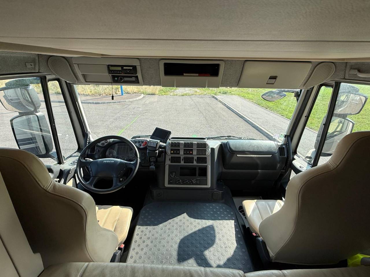 IVECO 26.360 STX - 6 CHEVAUX - POP OUT