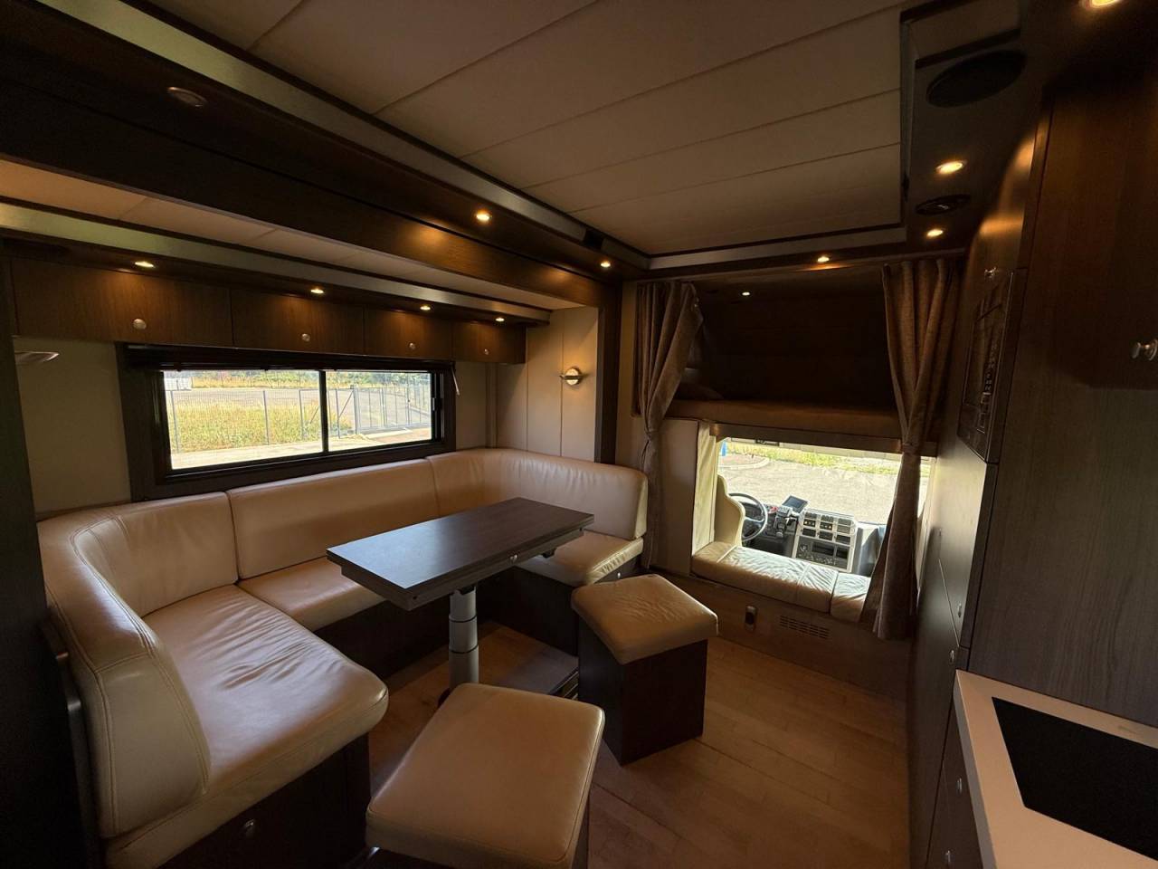 IVECO 26.360 STX - 6 CHEVAUX - POP OUT