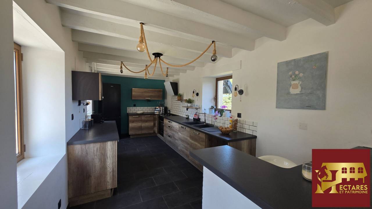Propri&eacute;t&eacute; &eacute;questre avec maison d'habitation sur 7 ha
