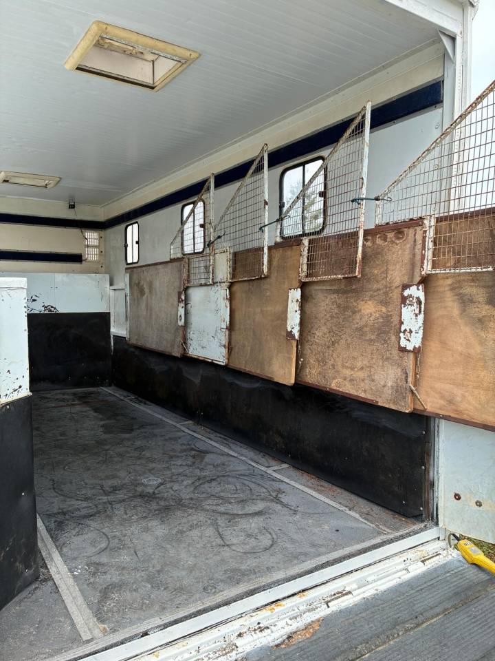 CAMION TRANSPORT 6 CHEVAUX