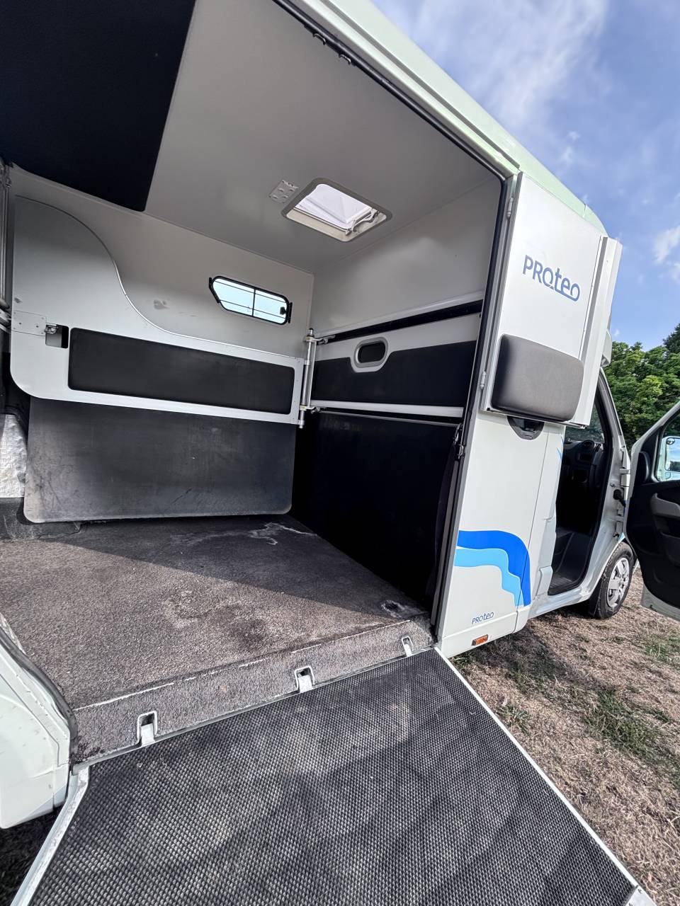Camion Renault Master 2 chevaux,