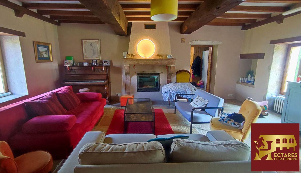 Propri&eacute;t&eacute; avec g&icirc;te et 3,6 ha