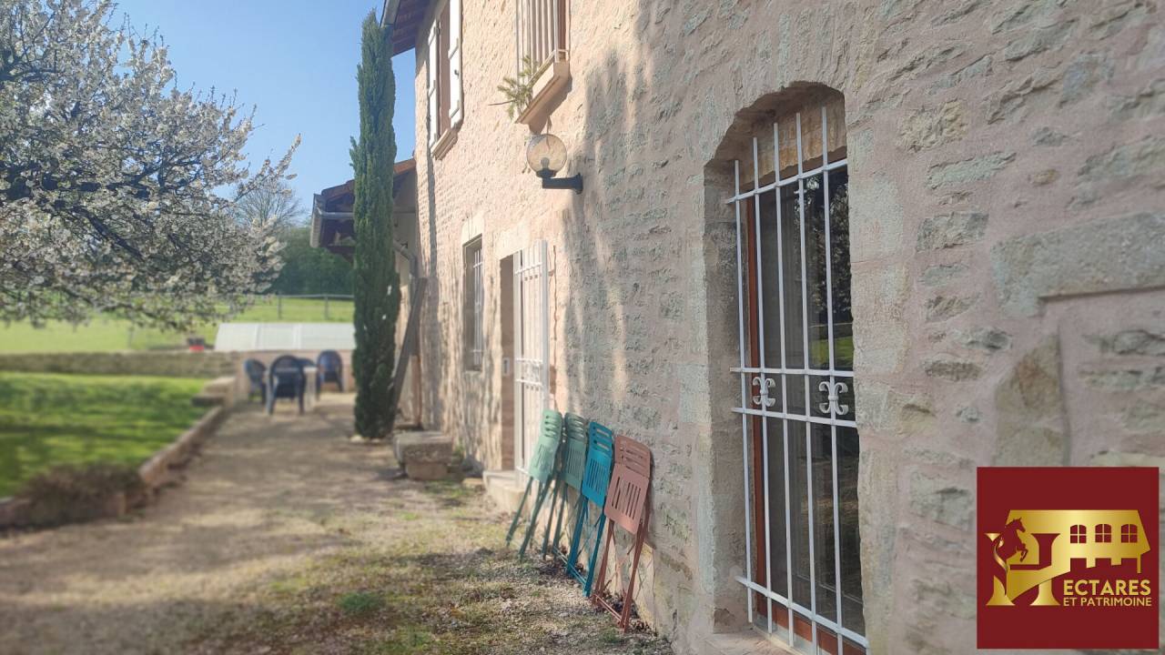 Propri&eacute;t&eacute; avec g&icirc;te et 3,6 ha