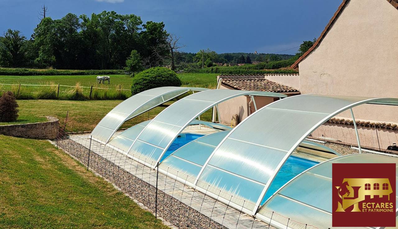 Propri&eacute;t&eacute; avec g&icirc;te et 3,6 ha