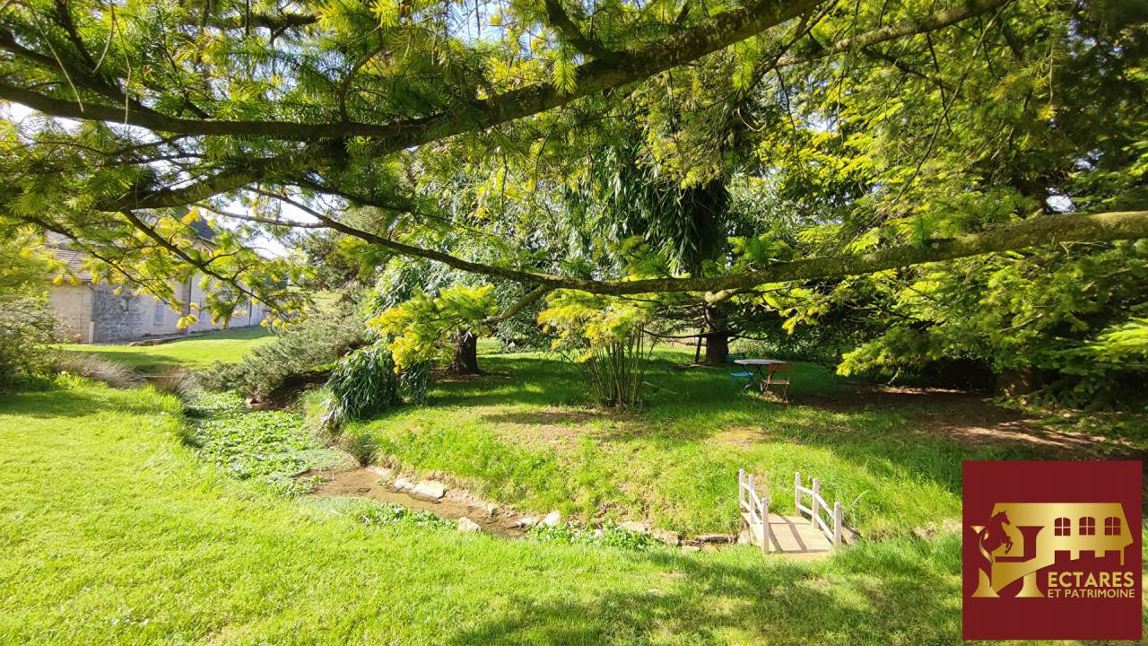 Propri&eacute;t&eacute; avec g&icirc;te et 3,6 ha