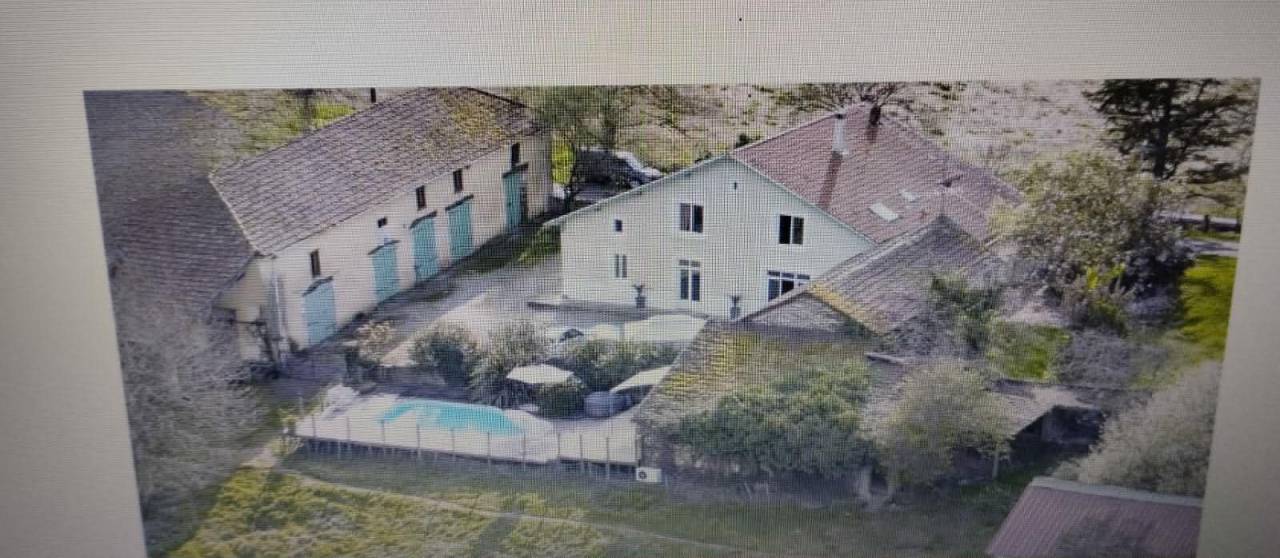 Propri&eacute;t&eacute; &eacute;questre familiale sur 17 ha  