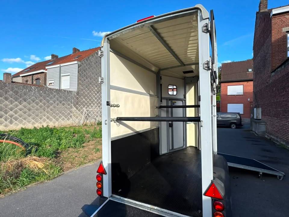 Ifor Williams HB403 de 2018, un van 1,5 place