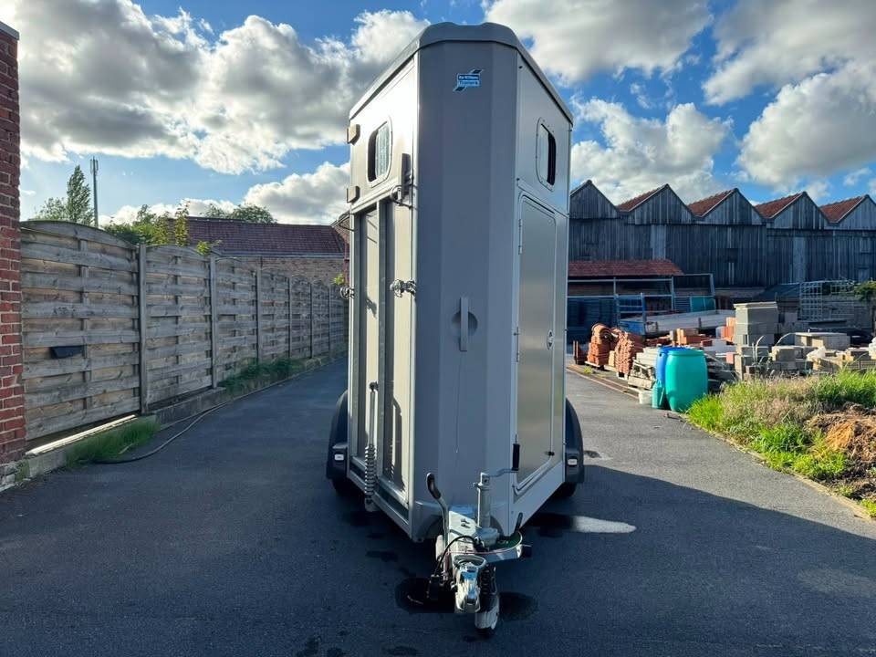 Ifor Williams HB403 de 2018, un van 1,5 place