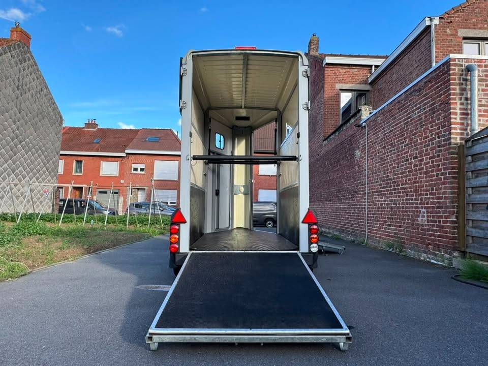 Ifor Williams HB403 de 2018, un van 1,5 place