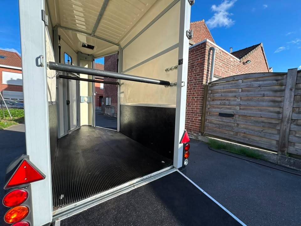 Ifor Williams HB403 de 2018, un van 1,5 place