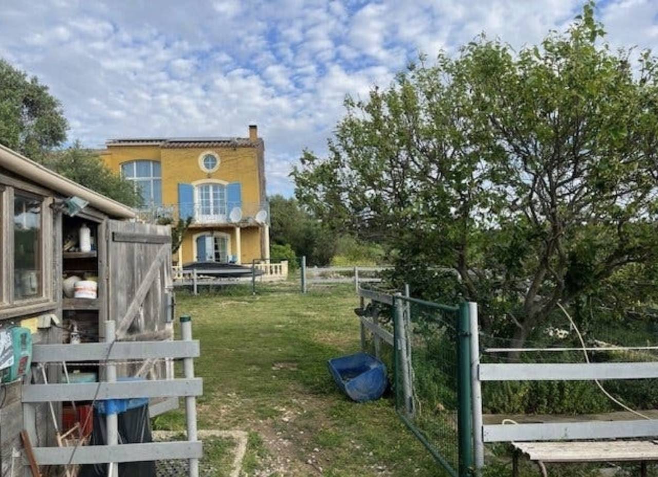 Villa equestre vue sur Mer,1,04 ha, 4 boxe 