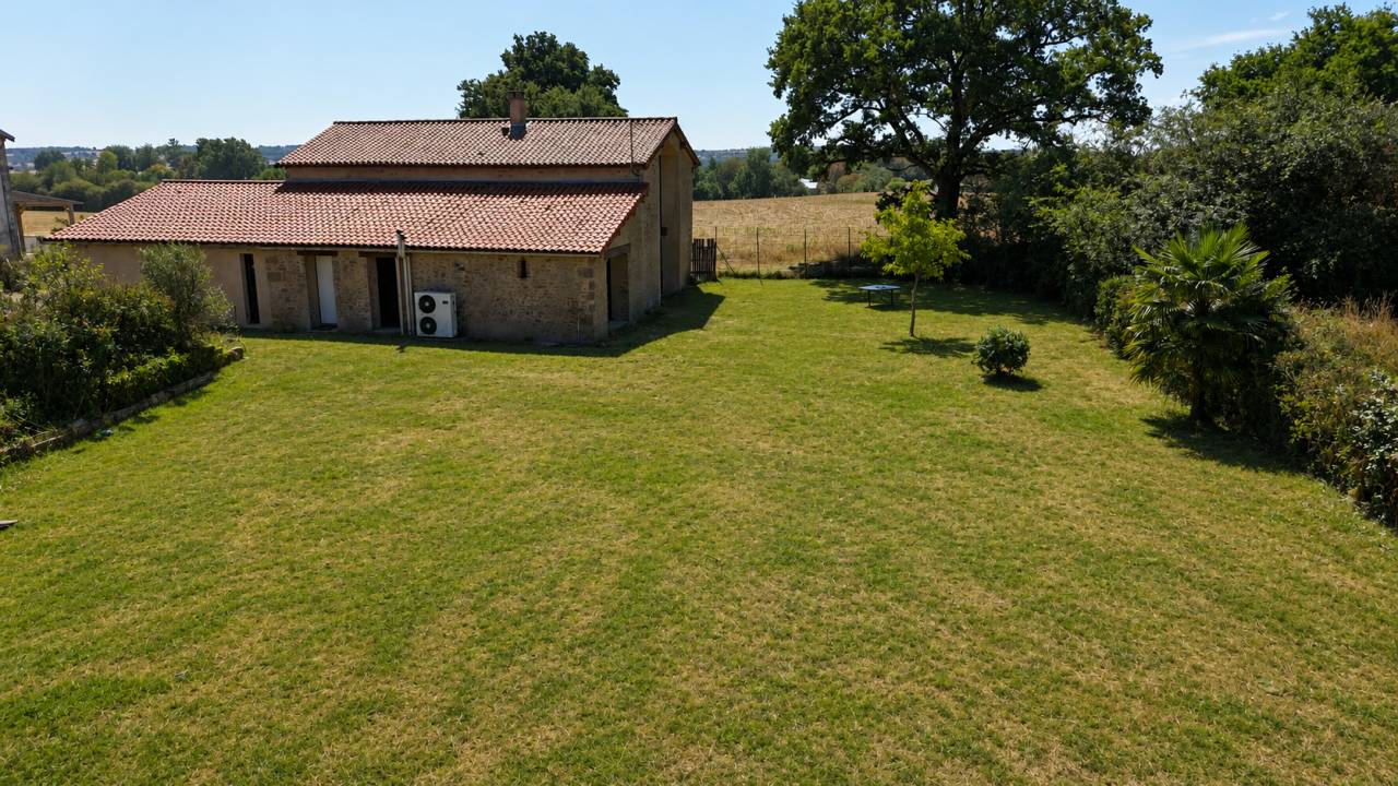 Maison de 180 m2 sur 6.5 hectares