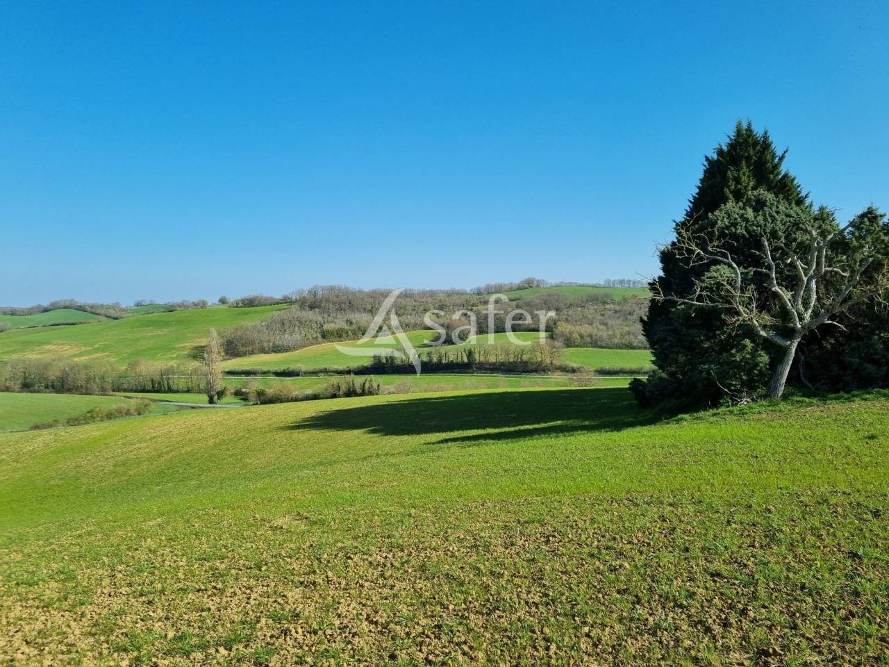 Corps de ferme &agrave; r&eacute;nover sur 47 ha Sud-Est du GERS