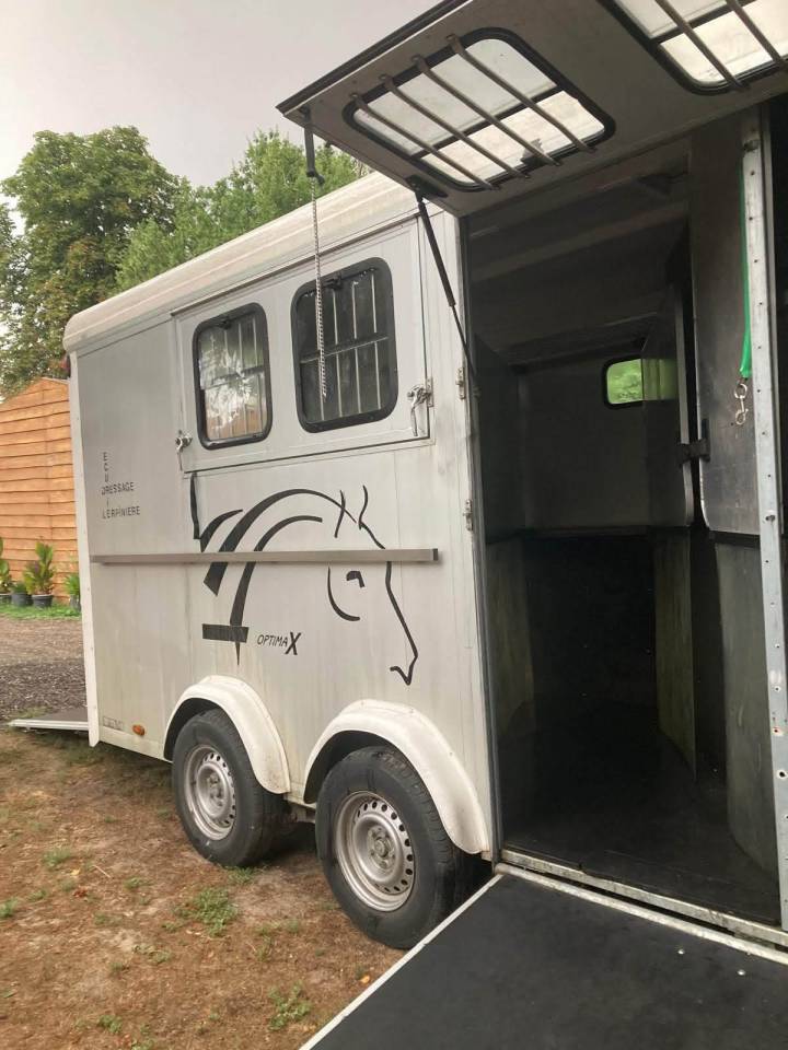 Van Cheval Libert&eacute; Optimax Living 3 chevaux &ndash; &Eacute;tat proc
