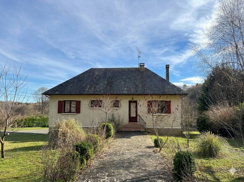 Maison avec boxes sur 1,6 hectare