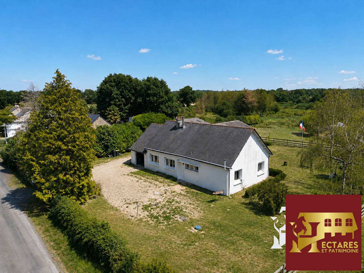 Maison Malville 7 pi&egrave;ce(s), 114 m2 et 2,7 hectares