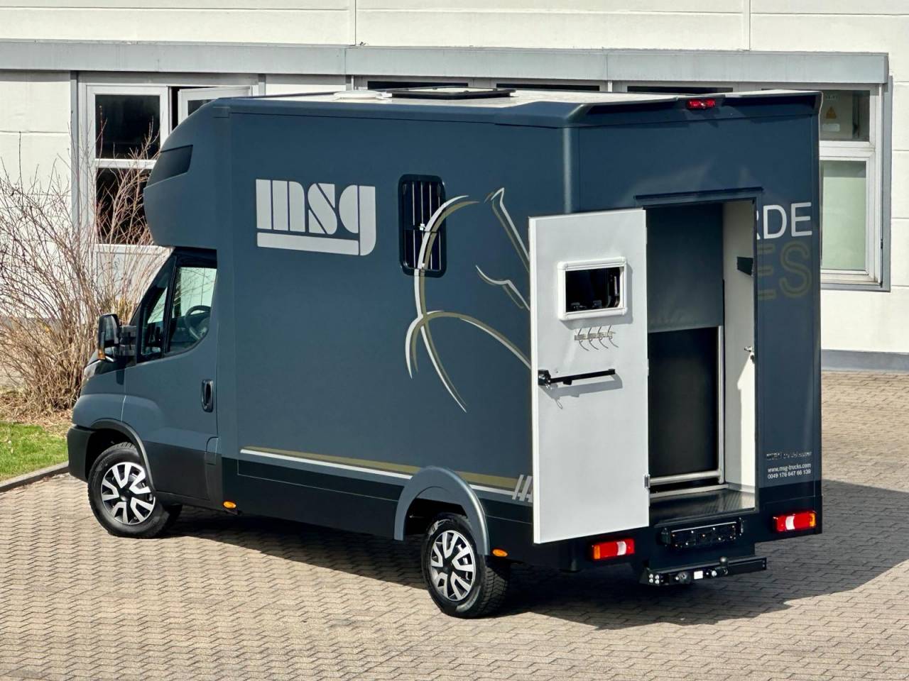 IVECO DAILY 35-210 HI-MATIC MSG STALLION LIGHT