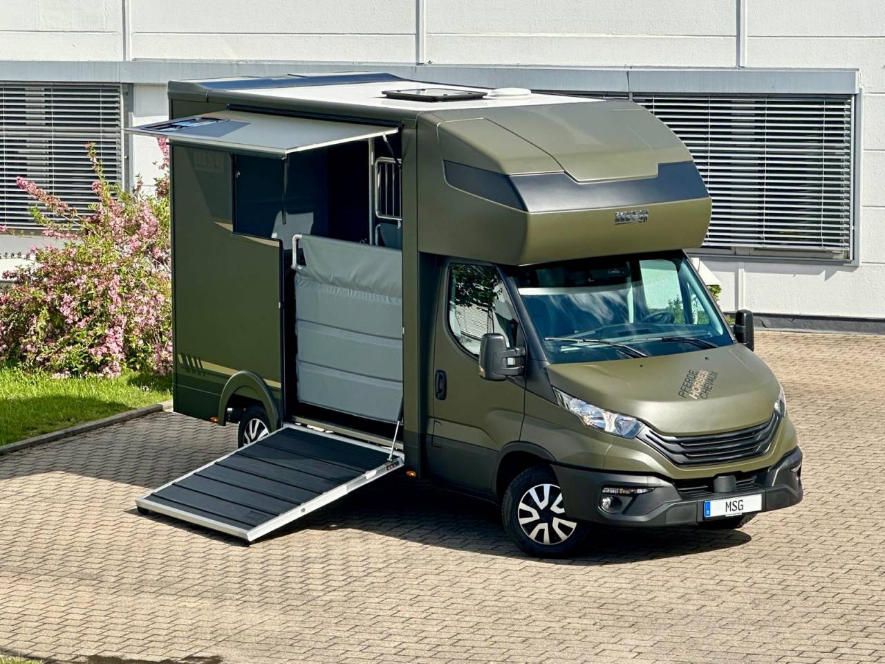 IVECO DAILY 35-210 HI-MATIC MSG STALLION LIGHT