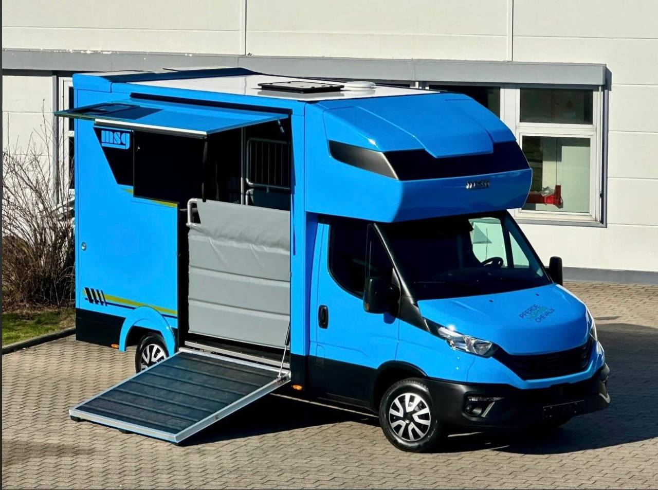 IVECO DAILY 35-210 HI-MATIC MSG STALLION LIGHT