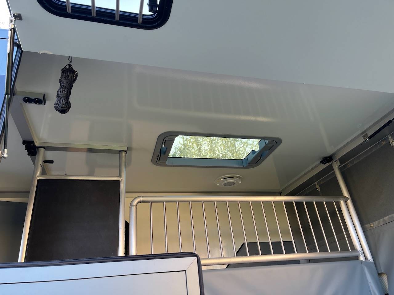 NISSAN INTERSTAR DCI 165 MSG STALLION LIGHT