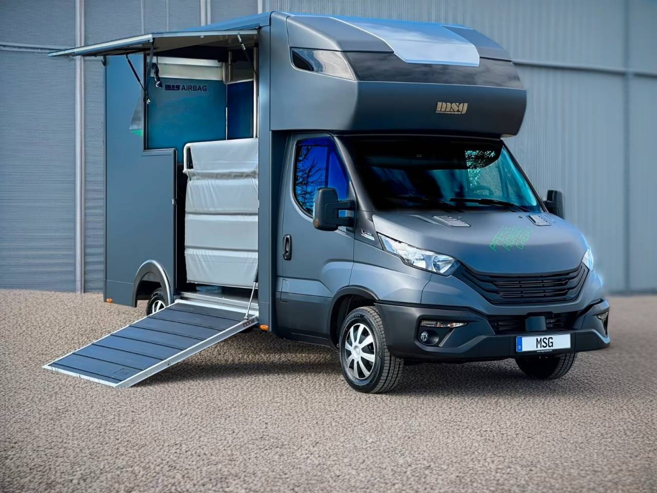 IVECO DAILY 35-210 HI-MATIC MSG STALLION LIGHT