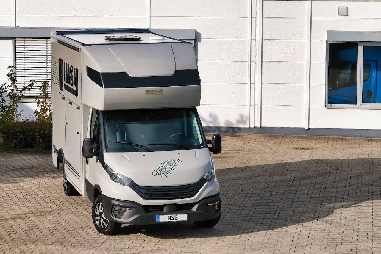 IVECO DAILY 35S210 HI-MATIC MSG STALLION LIGHT