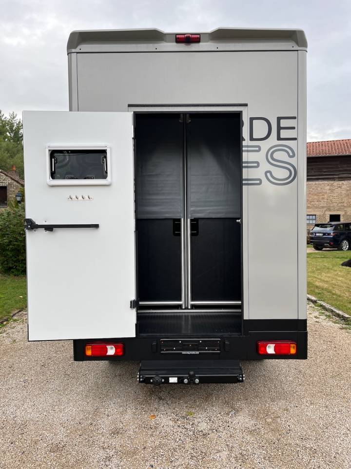 IVECO DAILY 35S210 HI-MATIC MSG STALLION LIGHT