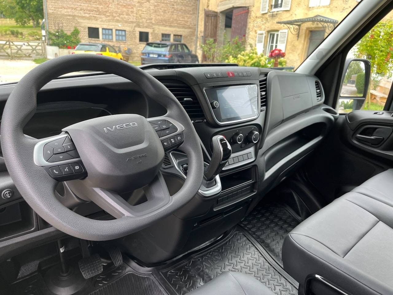 IVECO DAILY 35S210 HI-MATIC MSG STALLION LIGHT