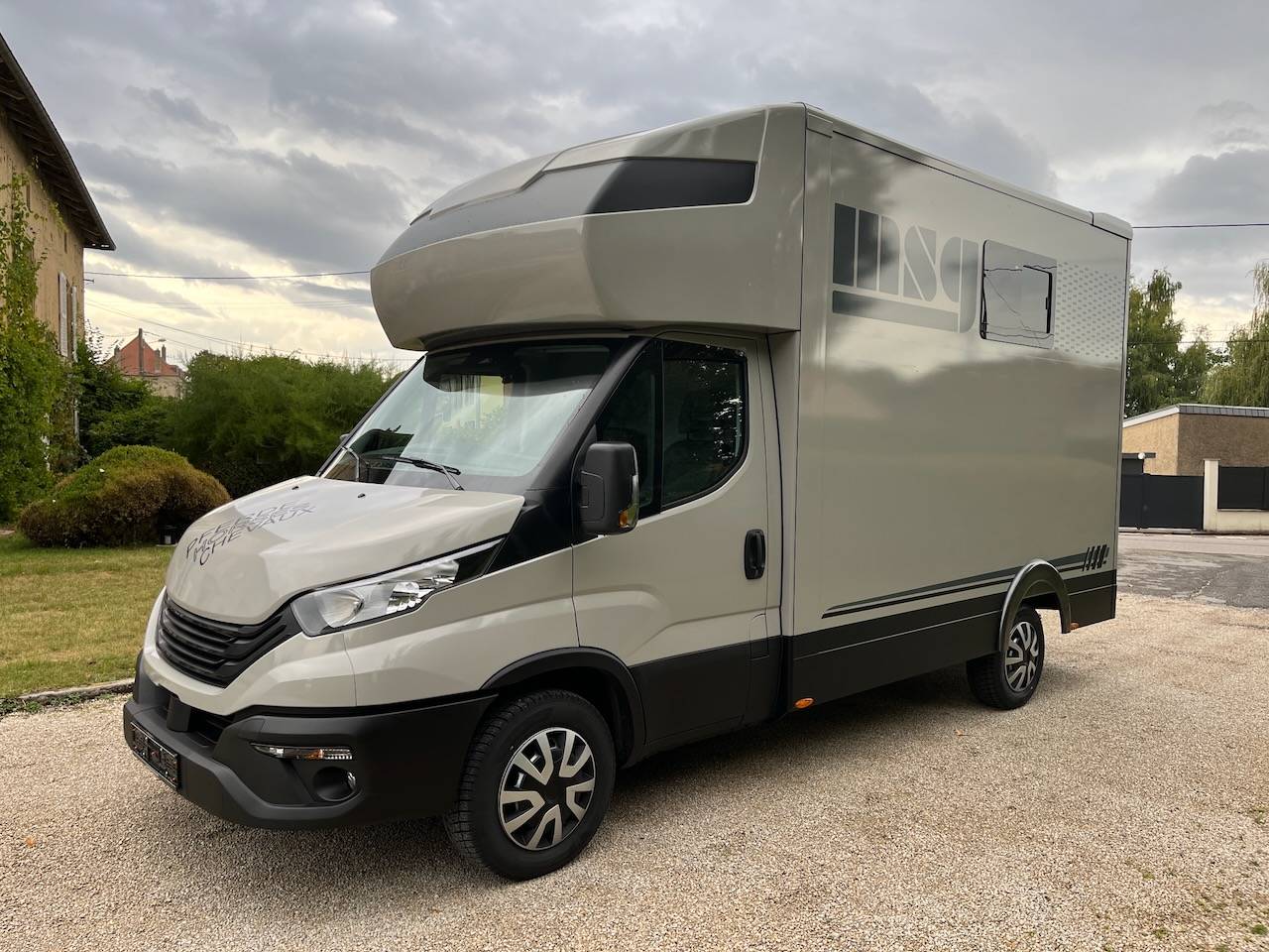 IVECO DAILY 35S210 HI-MATIC MSG STALLION LIGHT