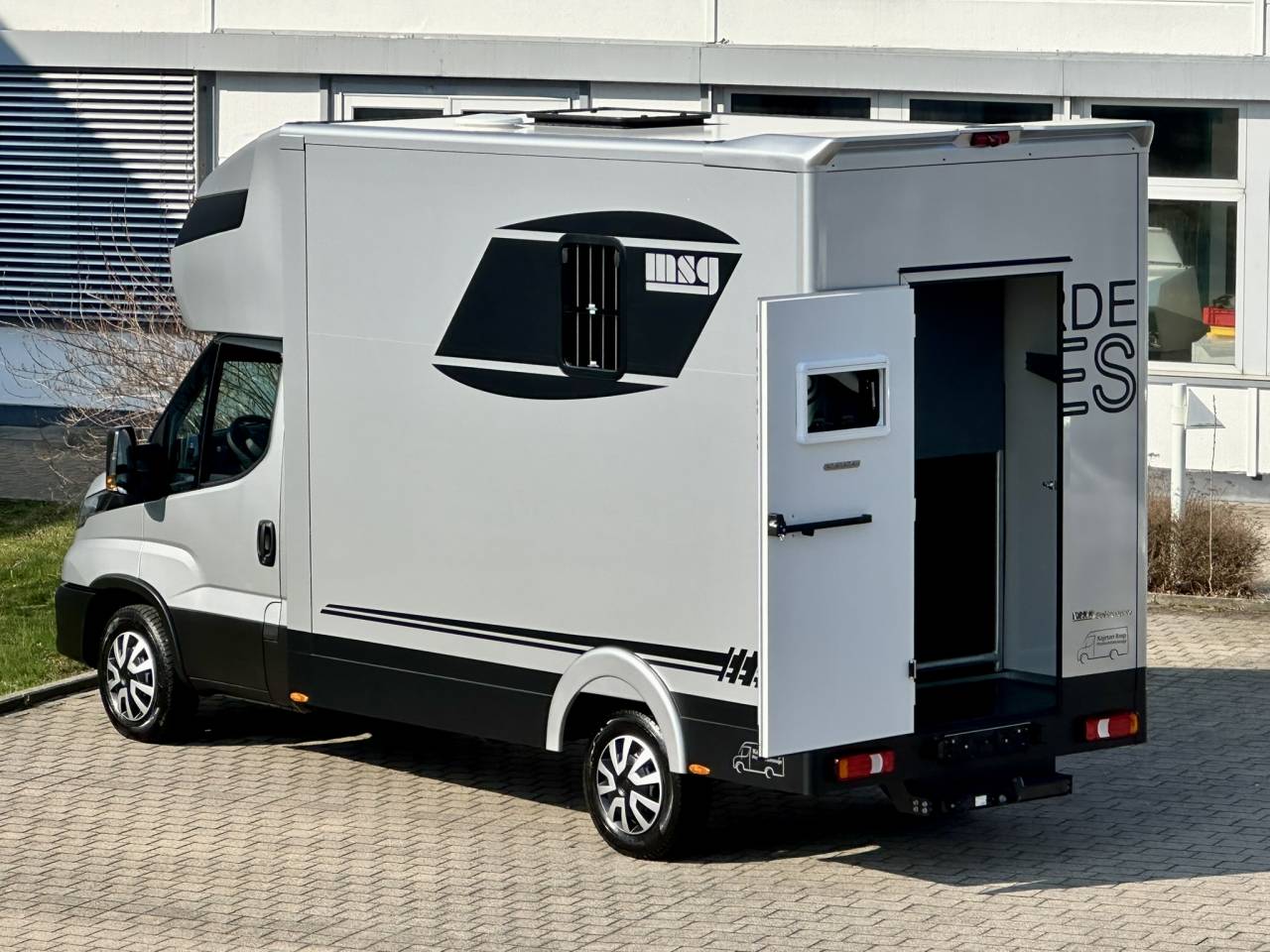 IVECO DAILY 35-210 HI-MATIC MSG STALLION LIGHT