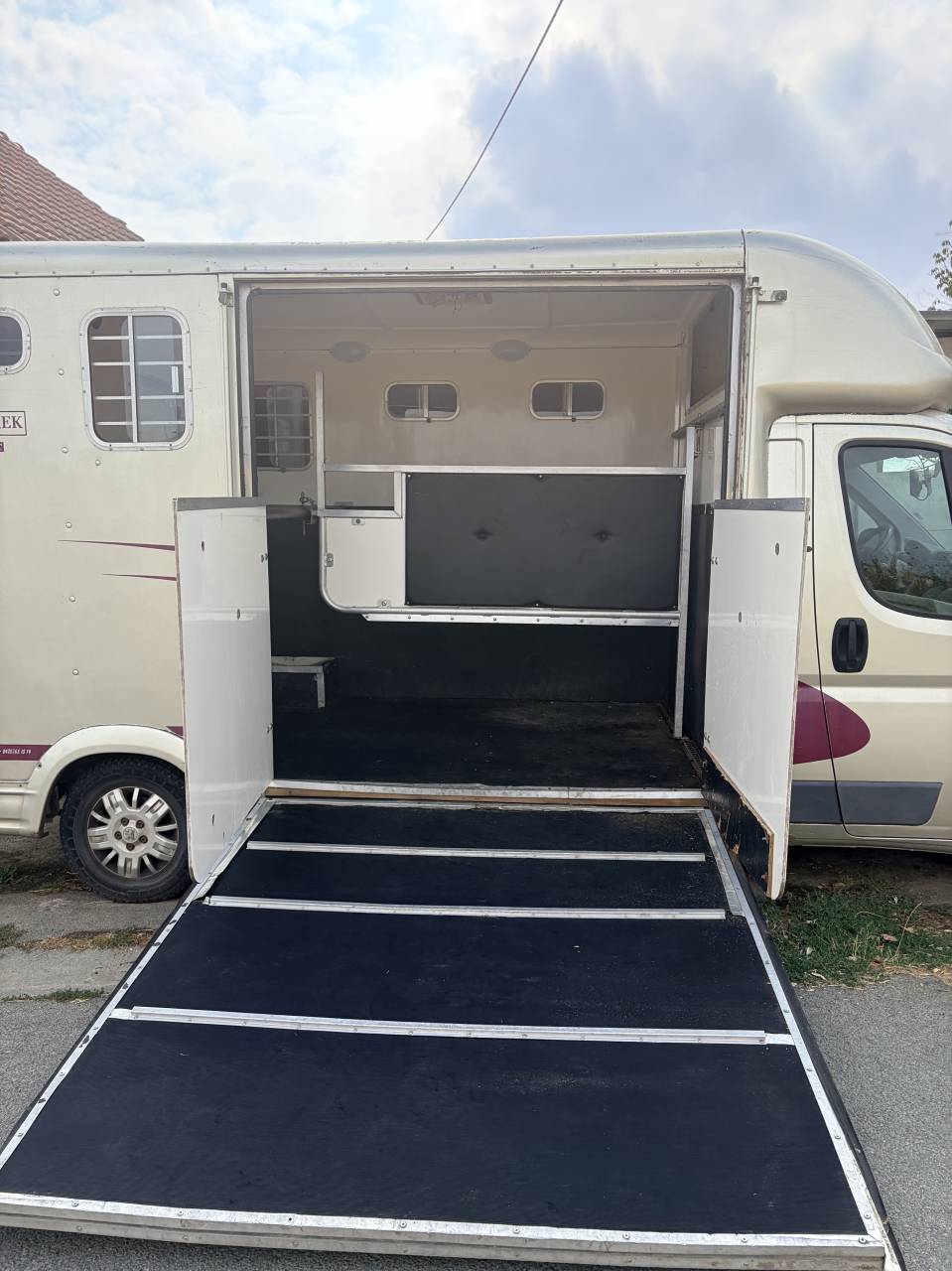 Equi-Trek Peugeot Boxer 88 000 KM 