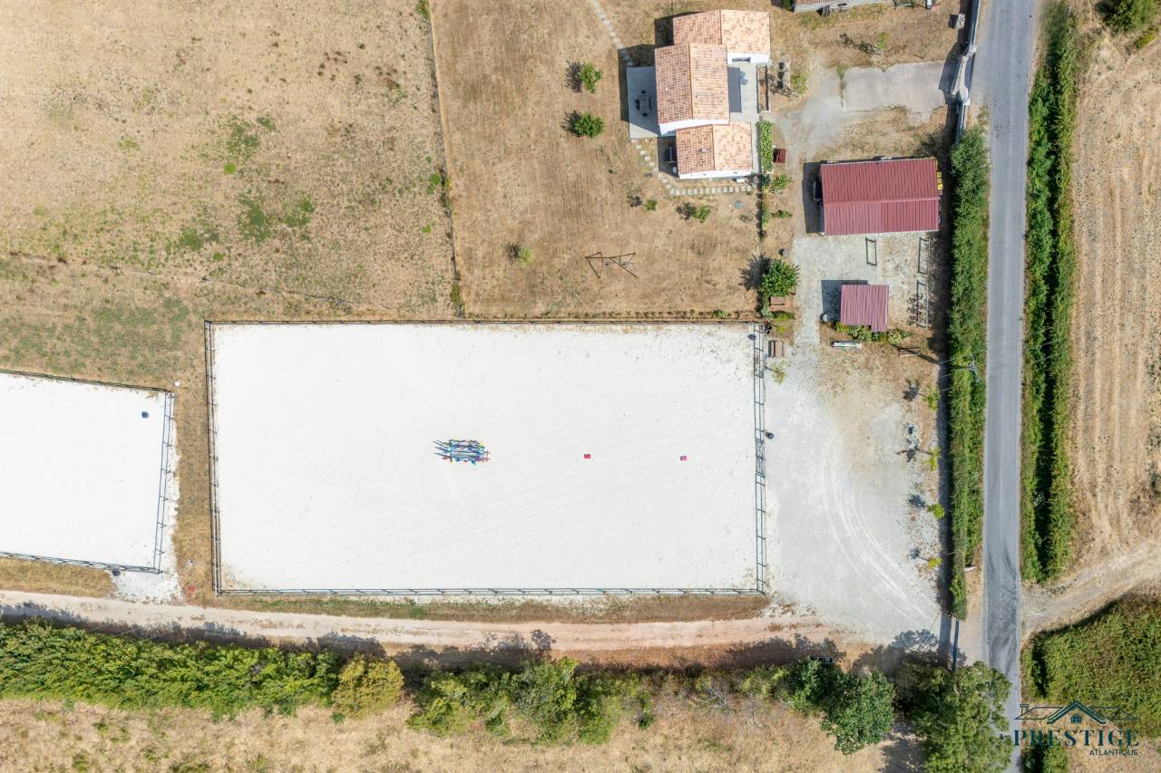 PORNIC - BORD DE MER - 150M2 HABITABLES - 4 Ha TERRAIN